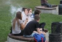 В Украине более двух лет не могут запретить продажу вейпов подросткам (видео)