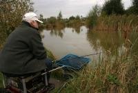 В Киеве рыбак вытащил из воды тело мужчины