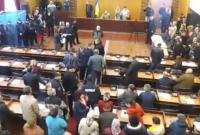 Драка в горсовете Конотопа: количество пострадавших возросло, среди них есть журналист и депутат