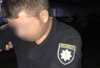 На трассе в Николаевской области орудовал мошенник в полицейской форме, вымогавший взятки у водителей