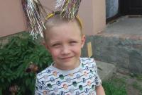 Жена подозреваемого в убийстве 5-летнего мальчика копа обвиняет в трагедии родителей ребенка