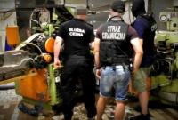 В Польше на нелегальной табачной фабрике задержали 12 украинцев