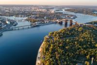 В Черниговской области автомобиль с водителем съехал с моста в реку