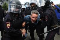 Акции протеста в Москве: сейчас задержаны более 600 человек, полиция дубинками разгоняет митингующих