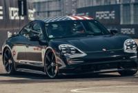 Электромобиль Porsche Taycan рассекретят 4 сентября