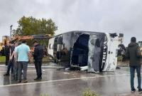 В Турции перевернулся пассажирский автобус