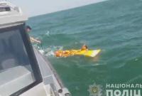 На Азовском море отдыхающую на надувном матрасе унесло за километр от берега