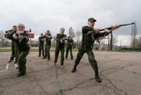 Автомат в руки, паспорт РФ и на войну: оккупанты на Донбассе начали свой «призыв» молодежи