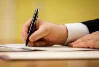 Глава Кабмина допускает частичную приватизацию до 10 крупных госпредприятий, включая Укрпошту