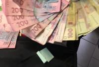 Во Львовской области двух таможенников и пограничника задержали за получение взятки