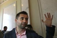 «Темный рыцарь»: Арахамия догадывается, кто из депутатов сливает в телеграм инсайды «Слуги народа»