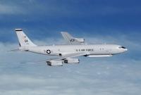 Самолет ВВС США снова кружит над востоком Украины