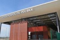 На кордоні Львівської області та Польщі виникли кілометрові автомобільні черги, піші пункти пропуску фактично не працюють На кордоні Львівської області та Польщі виникли кілометрові автомобільні черги, піші пункти пропуску фактично не працюють