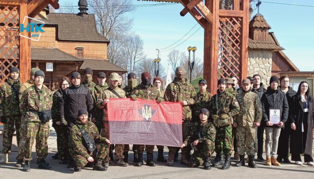 В зону боевых действий отправились добровольцы «Тризуба» имени Степана Бандеры