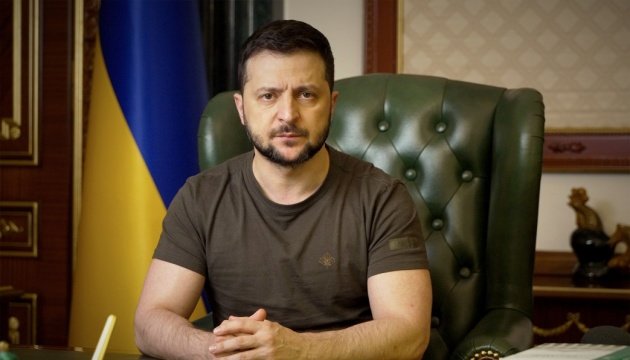 Зеленский поздравил украинцев с Пасхой: Просим Бога осуществить нашу великую мечту